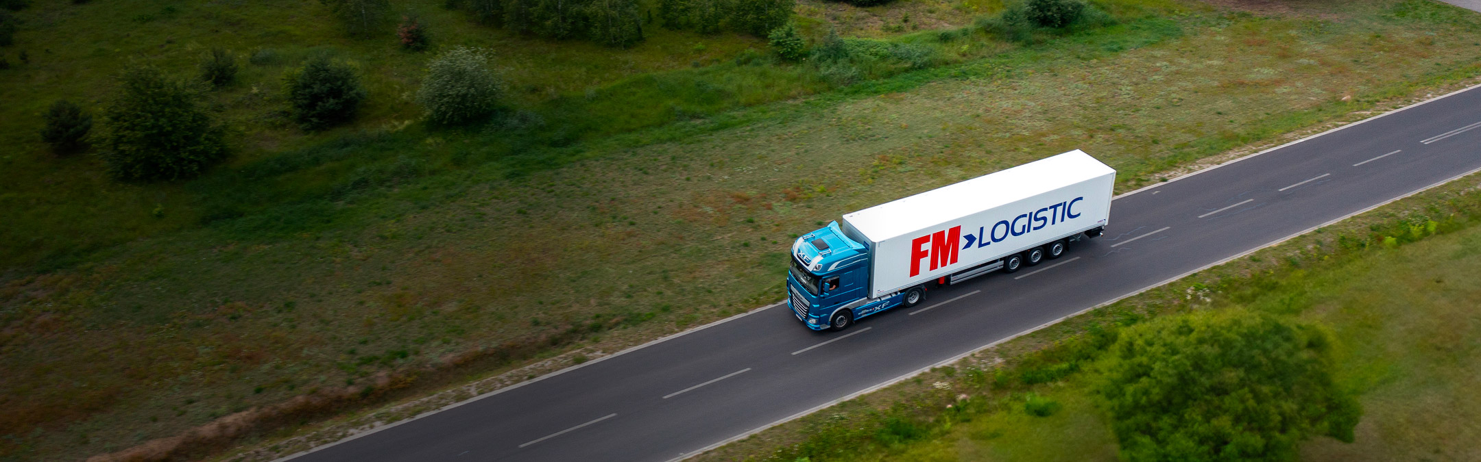 Temperature-controlled-transport - truck on the road - desktop format for the header