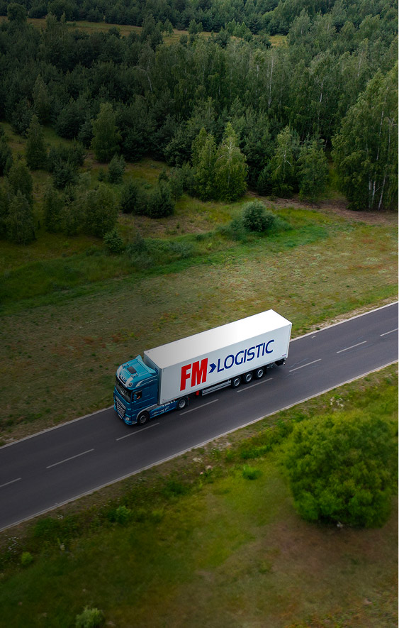 Temperature-controlled-transport-header-mobile - FM Logistic truck on the road