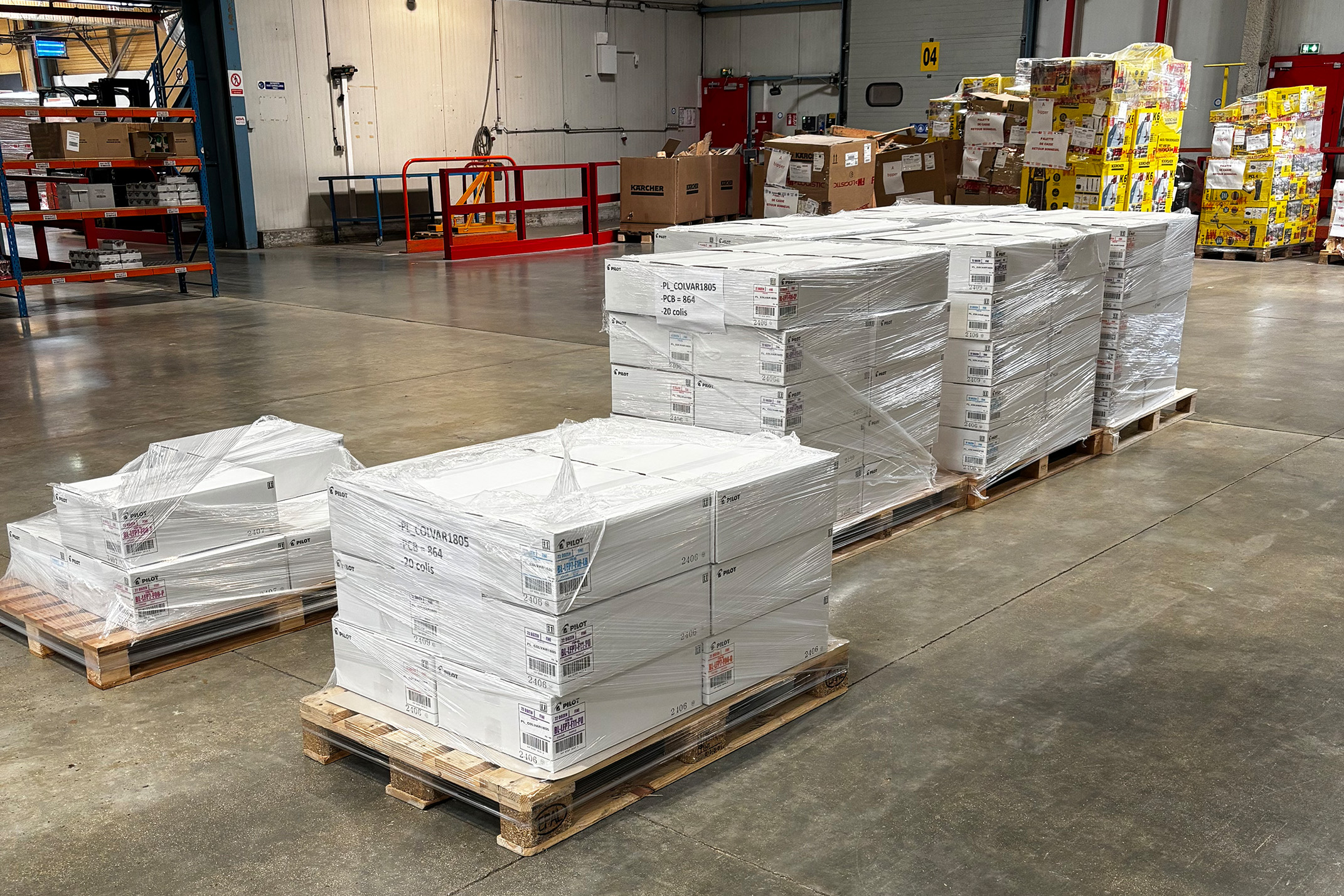 Six pallets of pens intended for Dons Solidaires have arrived